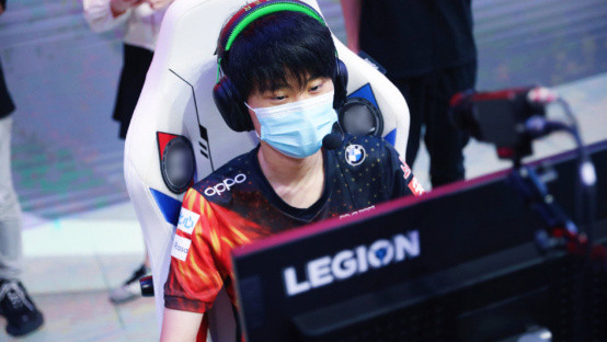 他虽然因伤 他虽然因伤